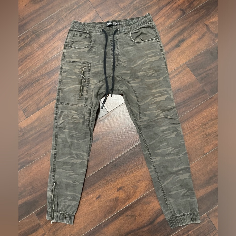Custom Jogger Camo Print Woman’s Size 32/81